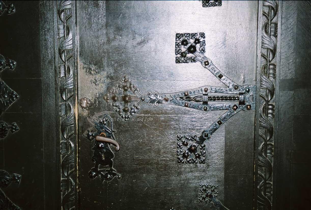 3240051